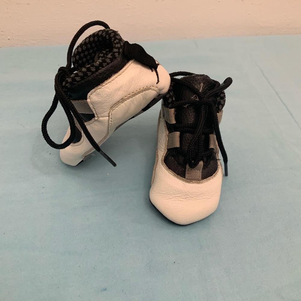 Jordan Kids Black and White Sneakers size2 8cm - Picture 7 of 9